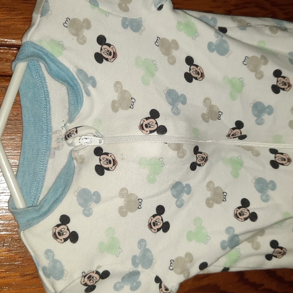 4 for 20$ three Disney baby pj's mickey mouse , Winnie the pooh & Tigger too!!! - Picture 2 of 8